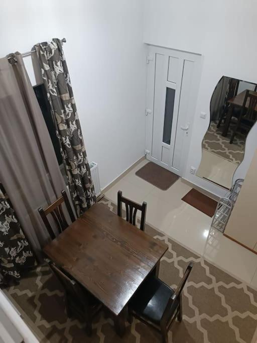 Apartament In Zona Catedralei Mitropolitane Jászvásár Kültér fotó